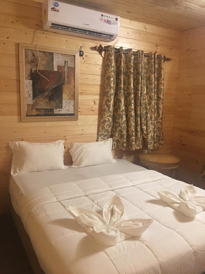 Tiara Fiesta Beach Cottages Morjim Eksteriør billede