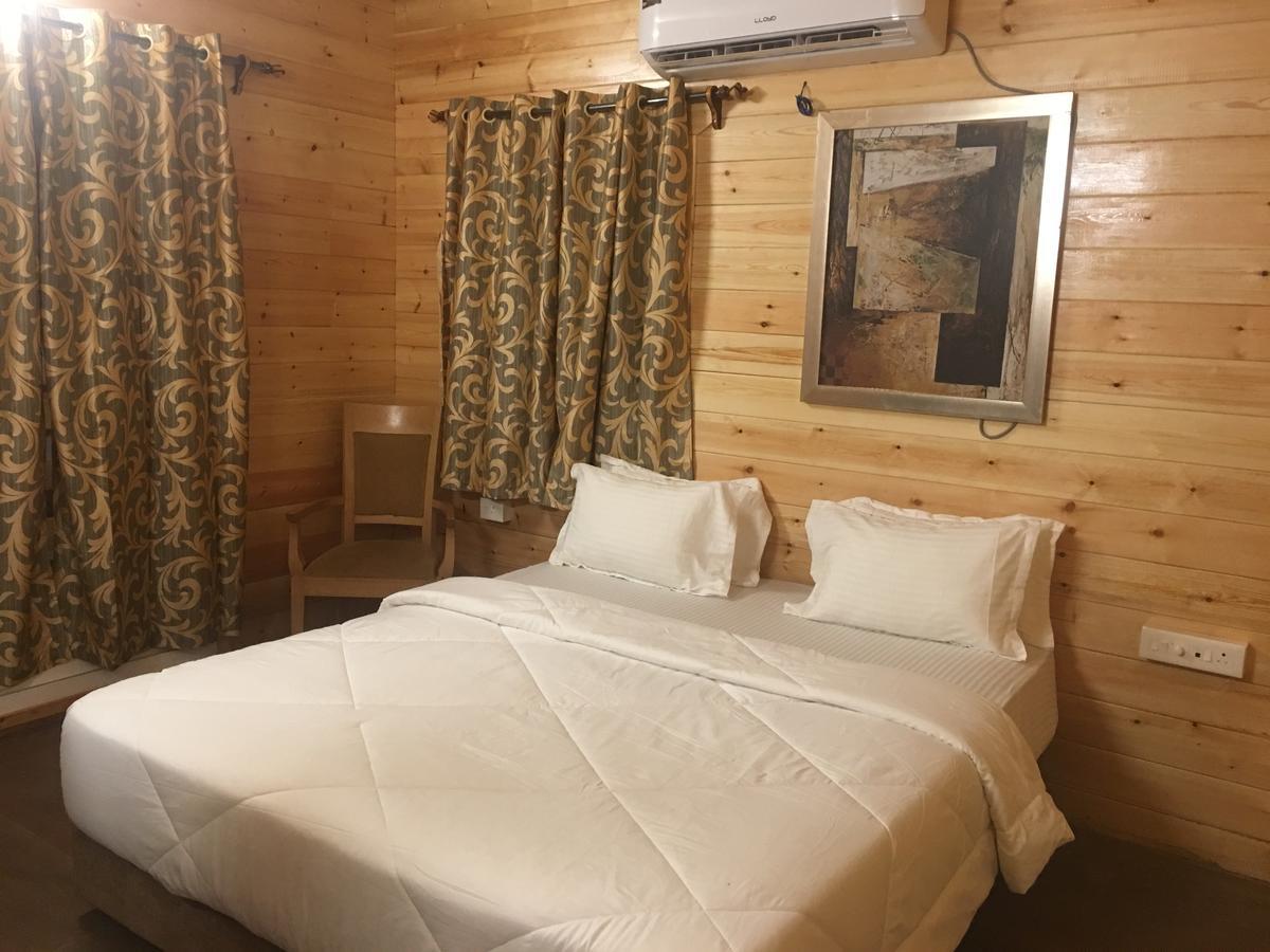 Tiara Fiesta Beach Cottages Morjim Eksteriør billede