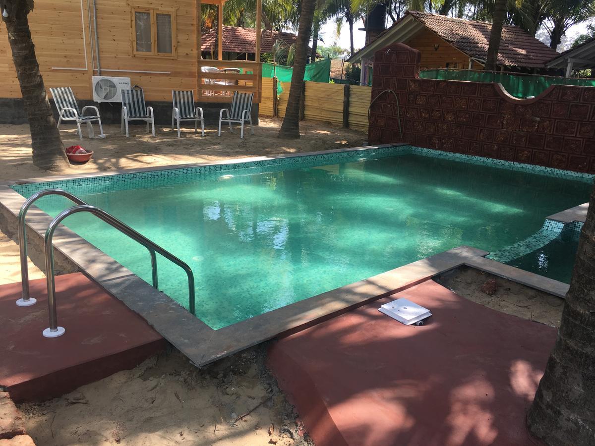 Tiara Fiesta Beach Cottages Morjim Eksteriør billede