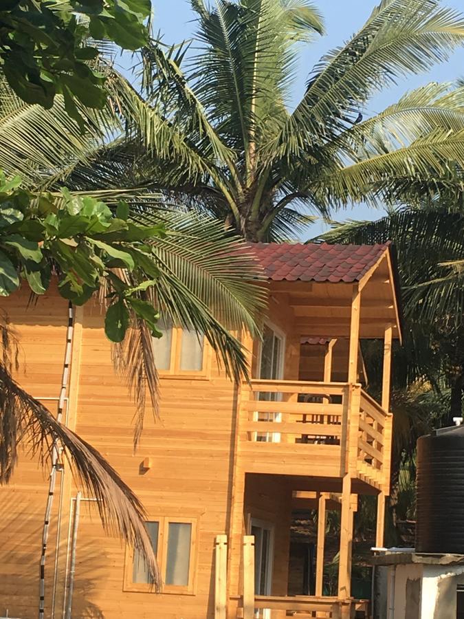 Tiara Fiesta Beach Cottages Morjim Eksteriør billede